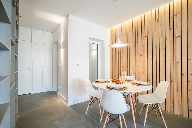 Others 5, Wood Wall & Garden Apartment, Lisbon