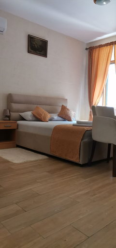Bedroom, La Casa