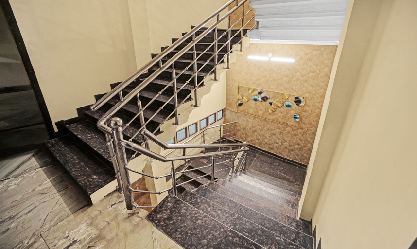 Others 5, The Bagga Inn, Jabalpur