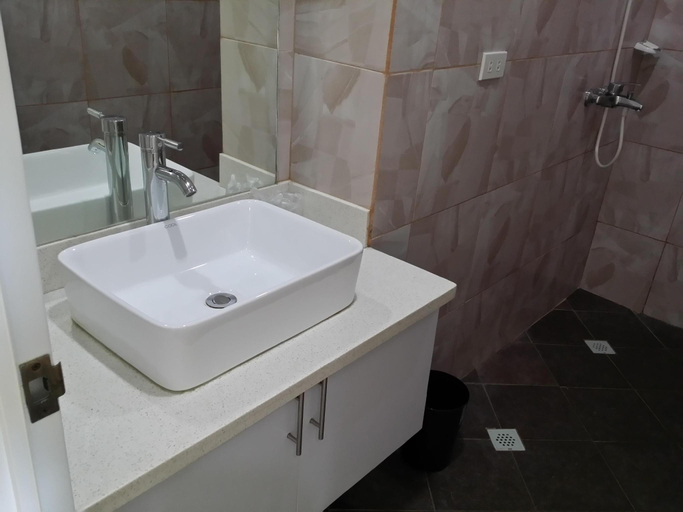 Bathroom 3, Celtis Resort, Daanbantayan