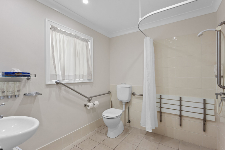 Bathroom 5, Eastgate on the Range, Toowoomba - North-East