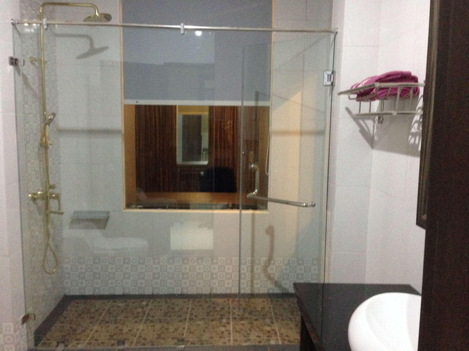Bathroom 4, Fafa Hill Hotel and Resort, Bogor