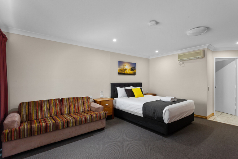 Bedroom 2, Eastgate on the Range, Toowoomba - North-East