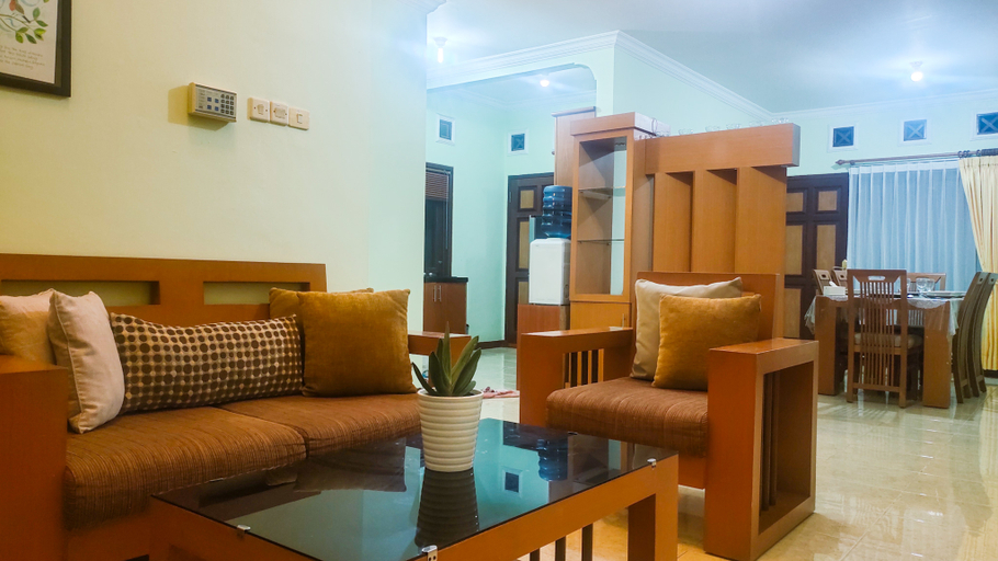 Others 3, Villa Harsa batu, Malang