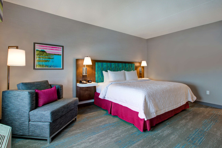 Bedroom 4, Hampton Inn by Hilton Brockville, Leeds and Grenville