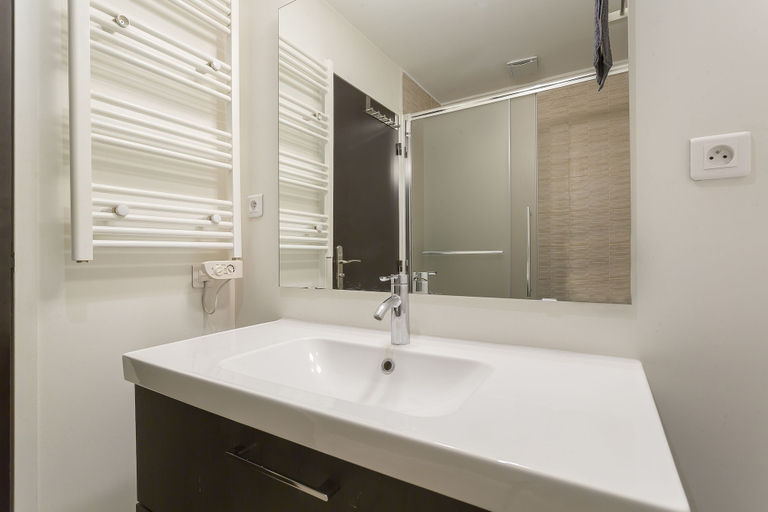 Bathroom 4, Le Jacquard, Rhône