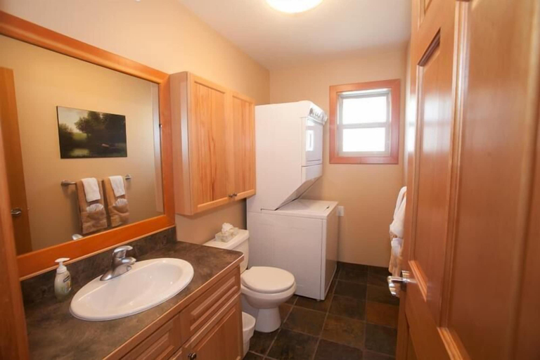 Bathroom 4, Keremeos Creek Crossing by Apex Accommo, Okanagan-Similkameen