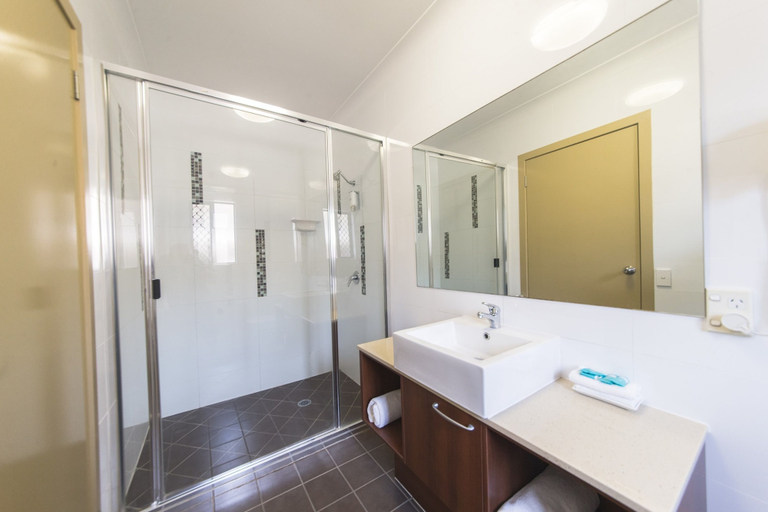 Bathroom 5, Rocky Resort Motor Inn, Rockhampton