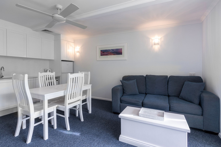 Dining Room 10