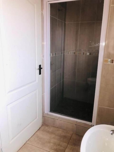 Bathroom 4, Kennzy Guesthouse, Ngaka Modiri Molema