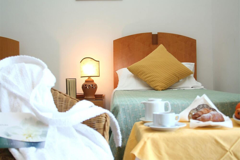 Bedroom 3, Grand Hotel Mediterraneo, Lecce