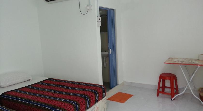Bedroom 3, ET Budget Guest House By The Beach, Pulau Penang