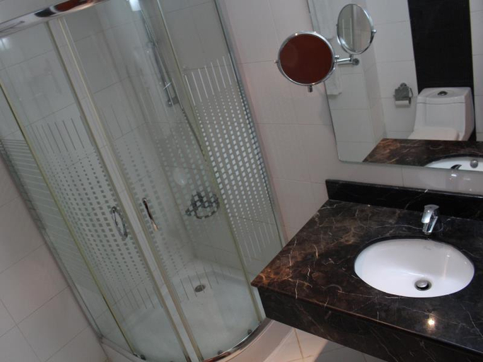 Bathroom, Riviera Hotel, Manama