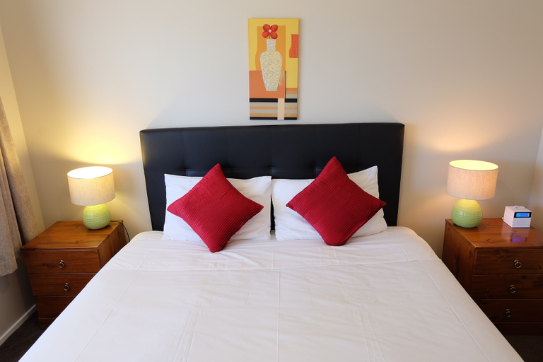 Bedroom 2, Castles Motel and Driftwood Motel, Nelson