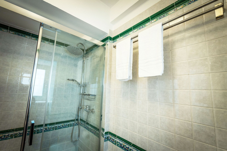 Bathroom 4, CVM Mare Luna Guest House, Salerno