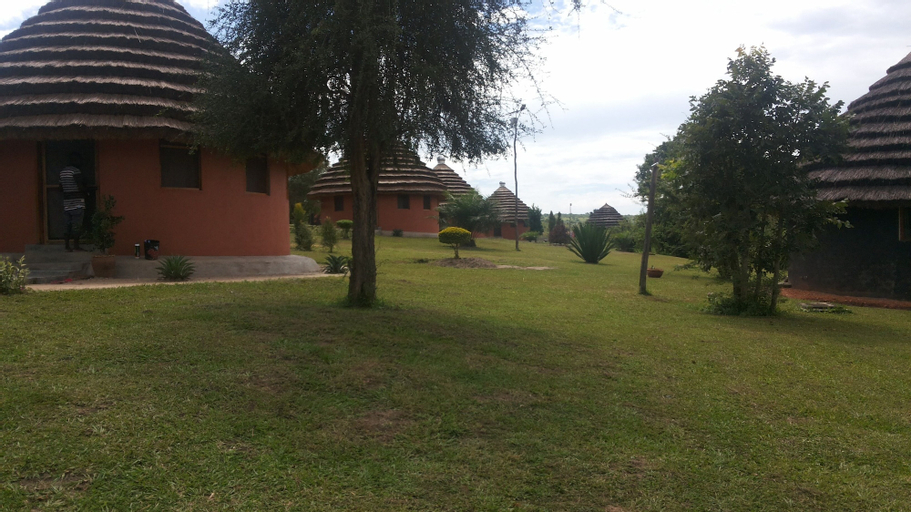 Exterior & Views 1
