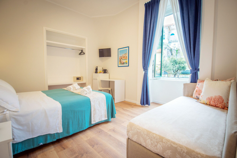 Bedroom 3, CVM Mare Luna Guest House, Salerno