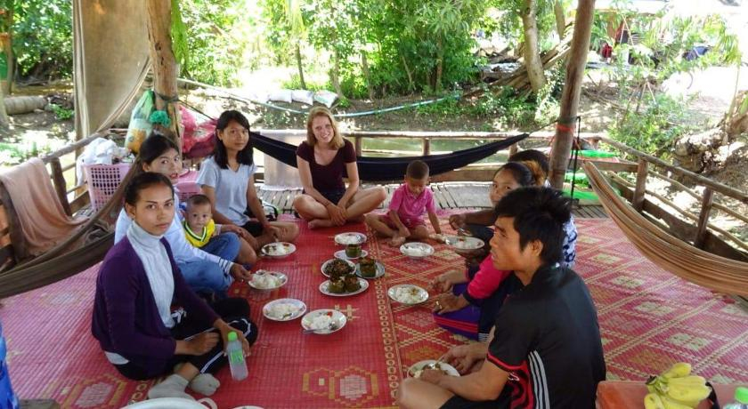 Food & Drinks 3, Family Batcave Homestay, Banan