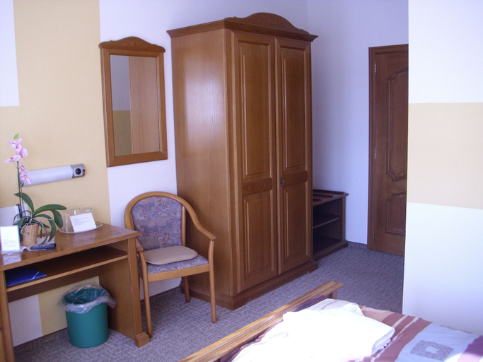 Bedroom 4, Hotel Waldschlösschen, Wartburgkreis