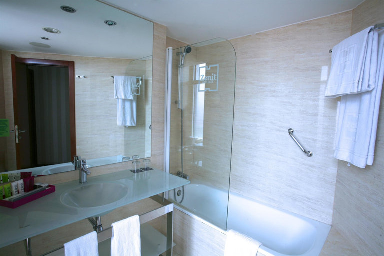 Bathroom 4, Hotel Zenit Lisboa, Lisbon