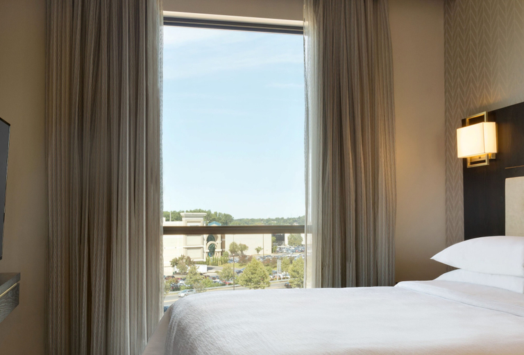 Bedroom 4, Embassy Suites by Hilton Syracuse Destiny USA, Onondaga