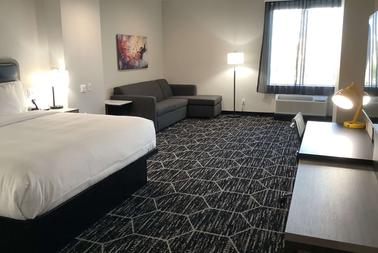 Bedroom 3, La Quinta Inn & Suites by Wyndham Corpus Christi Southeast, Nueces