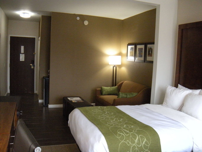 Bedroom 4, Comfort Suites Dover University Area, Kent