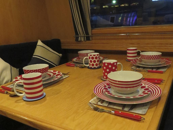 Others 5, Houseboat Hotels, Sheffield