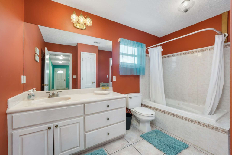 Bathroom 3, Tropics of Panama 88 Walkway, Bay
