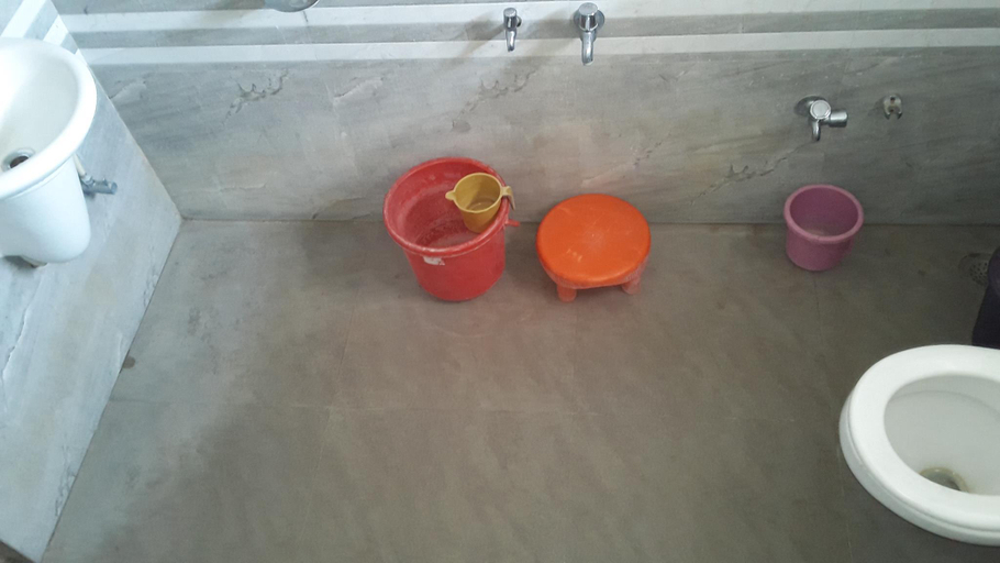 Bathroom 3, Hotel Kaustubh Shirdi, Ahmadnagar