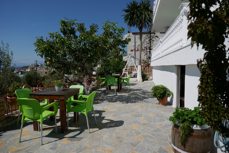 Others 4, Villa A & A, Sarandës