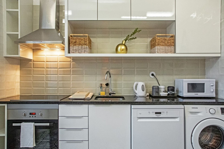 Others 5, Colourful and Tasteful 2bedroom Apartment in Graça, Lisbon