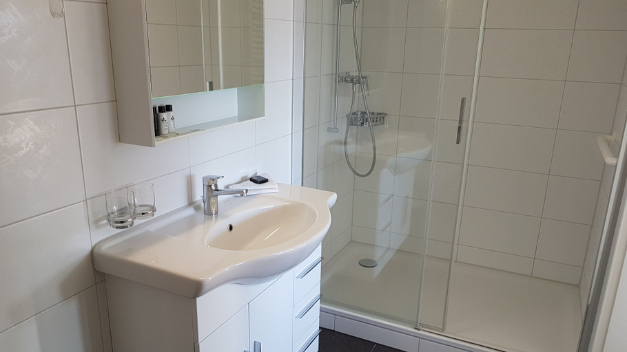 Bathroom 4, Bären Sigriswil, Thun