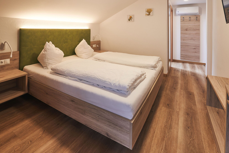 Bedroom 4, Pension Sunnhofer, Bolzano