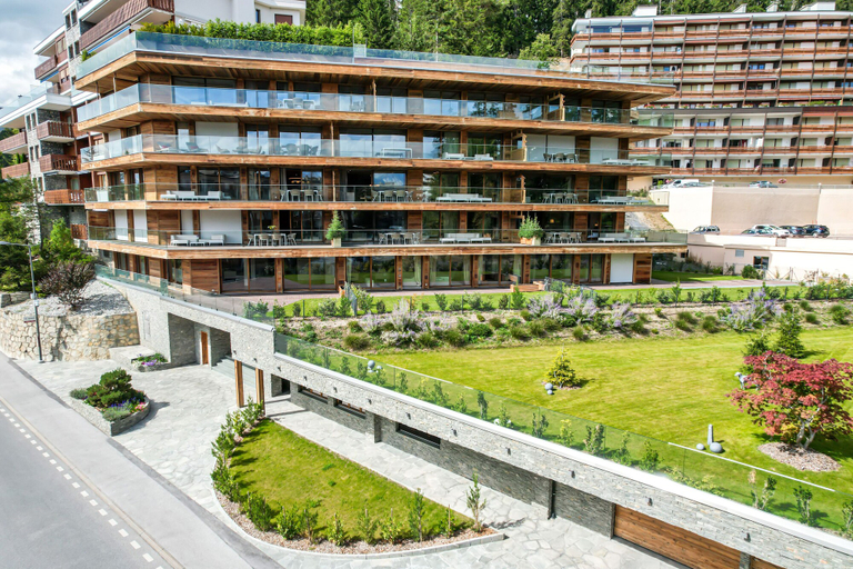 Exterior & Views