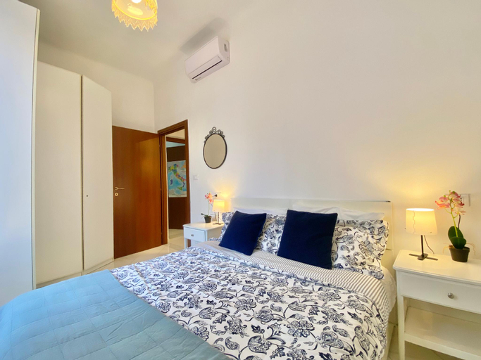 Bedroom 1, TERMINAL Apartment, 80 mq near City Center, Genova