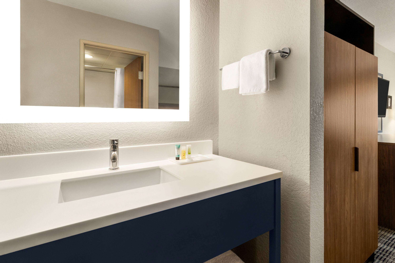 Bathroom 13