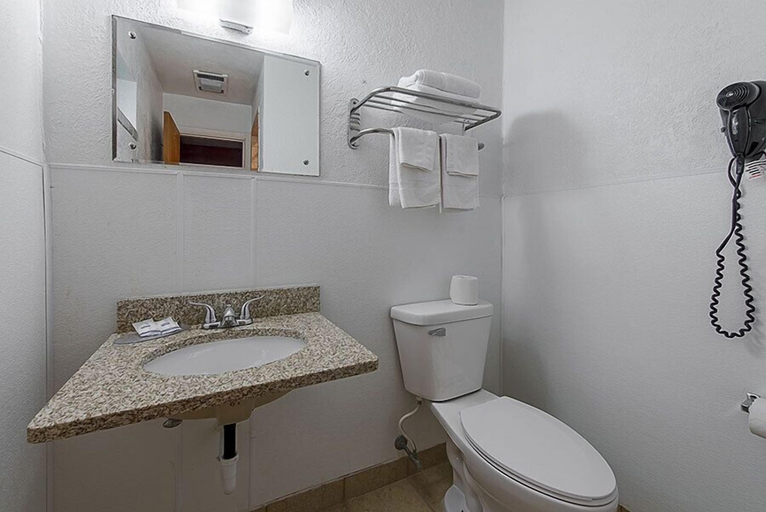Bathroom 5, Highway Inn, Edgar