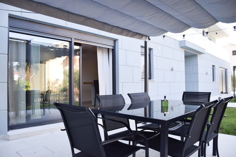 Others 5, 2 Bed House - Sleeps 4 - HotTub - Garden - Parking, Raša