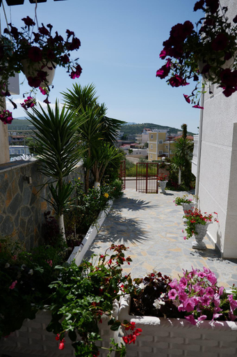 Others 3, Villa A & A, Sarandës