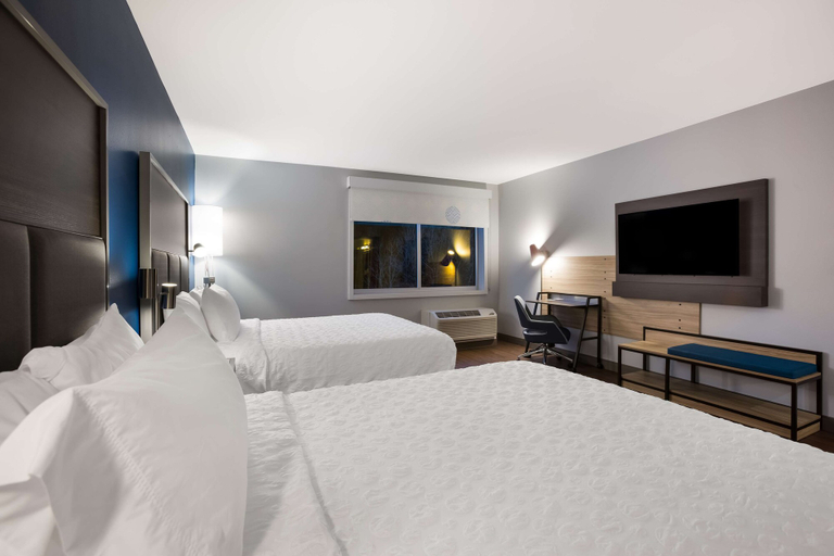 Bedroom 3, Tru By Hilton Traverse City, Grand Traverse