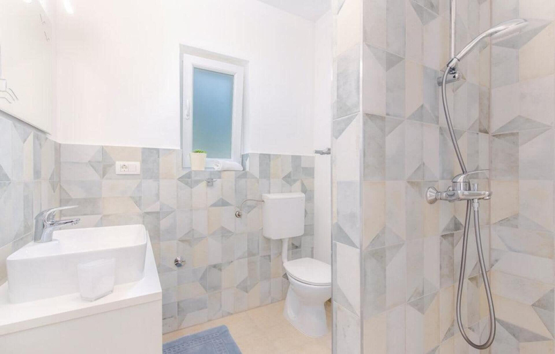 Bathroom 4, Holiday Home-big Swimming Pool-amazing Views, Kraljevica