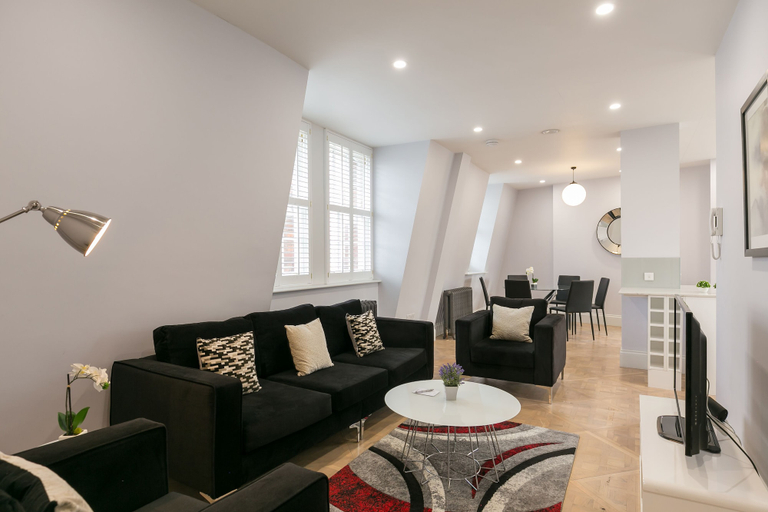 Others 5, Urban Chic - Shaftesbury, London