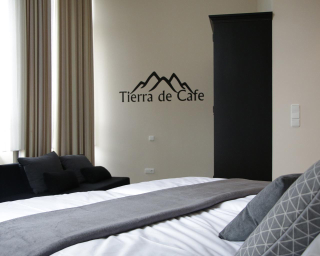 Others 5, Z&B Hotel, Trier