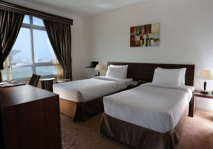 Bedroom 2, Ramada by Wyndham Beach Hotel Ajman, Ajman