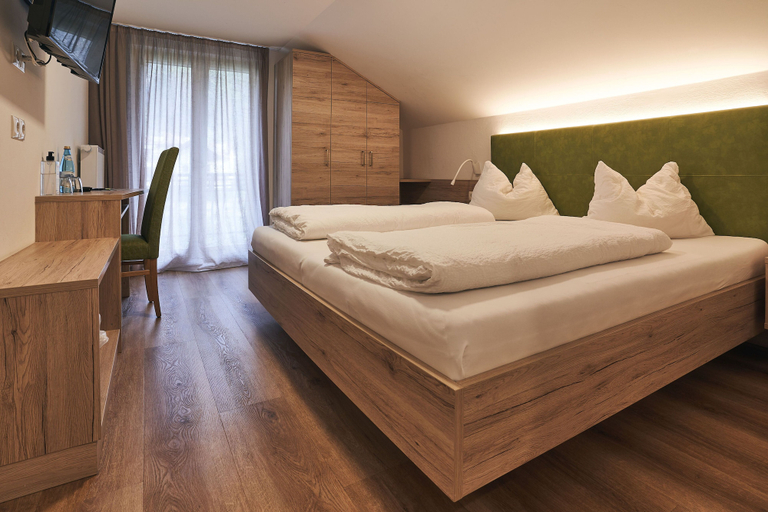 Bedroom 3, Pension Sunnhofer, Bolzano