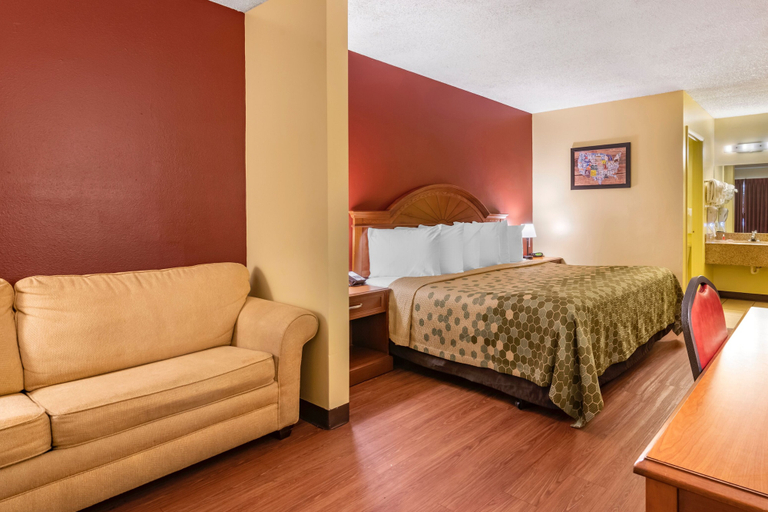Bedroom 4, Econo Lodge Inn & Suites Maingate Central, Osceola