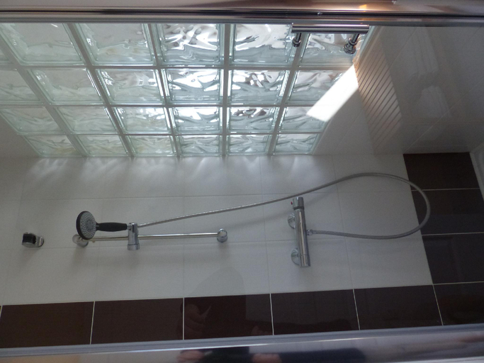 Bathroom 2, Clos Margottieres, Manche