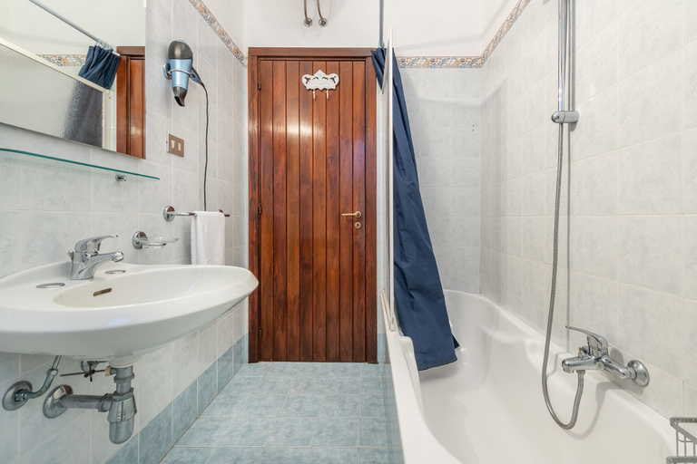 Bathroom 3, AffittaSardegna - Villetta Gabbiano, Sassari
