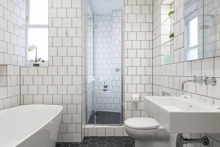 Bathroom 3, Urban Chic - Shaftesbury, London